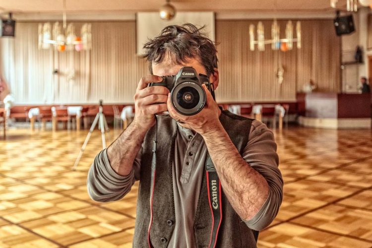 Profesionálny fotograf stužkovej slávnosti. Odfotíme vám krásne fotky z celej stužkovej ktoré budete mať ako peknú pamiatku na celý život z tohto veľkého dňa.