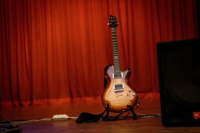 Fotka stužková – Gitara kapely