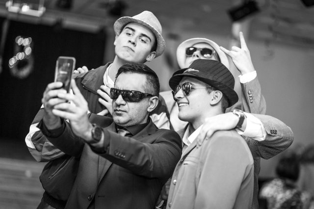 Fotka stužková – DJ selfie s maturantami