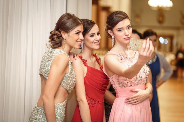 Fotka stužková – Selfie fotka maturantiek