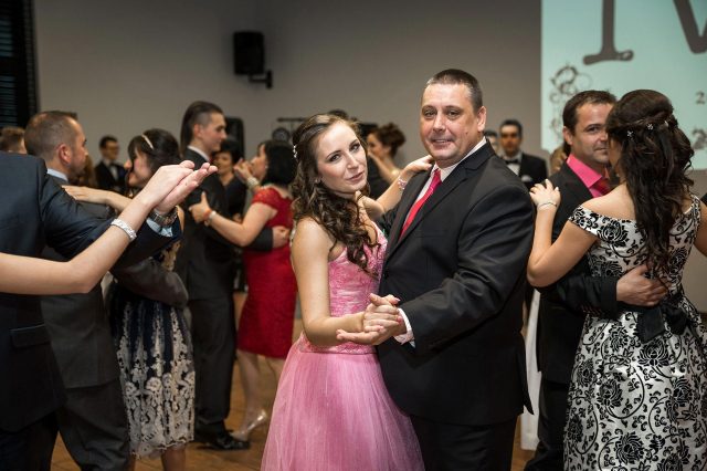 Fotka stužková – Dcéra s ockom rodičovský tanec
